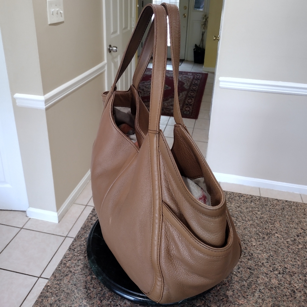 Tory Burch Hannah Pocket Hobo in Sand - Picture 7 of 15